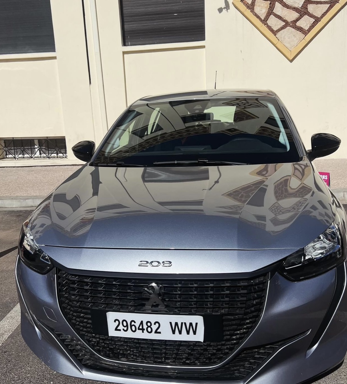 Peugeot 208 gris thumnail